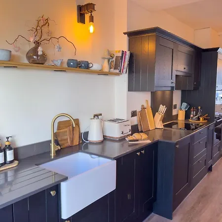 Anley With Garden And Private Parking In Casa vacanze