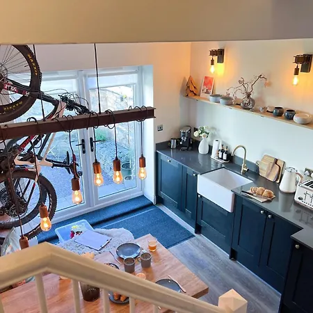 Casa vacanze Anley With Garden And Private Parking In *