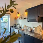 Σπίτι διακοπών Anley With Garden And Private Parking In *
