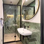 Anley With Garden And Private Parking In