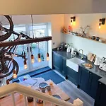 Дом отдыха Anley With Garden And Private Parking In *
