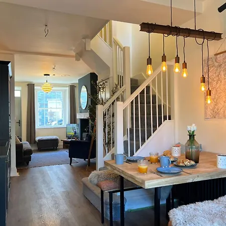 Сasa de vacaciones Anley With Garden And Private Parking In