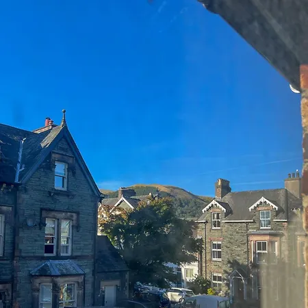 Anley With Garden And Private Parking In *