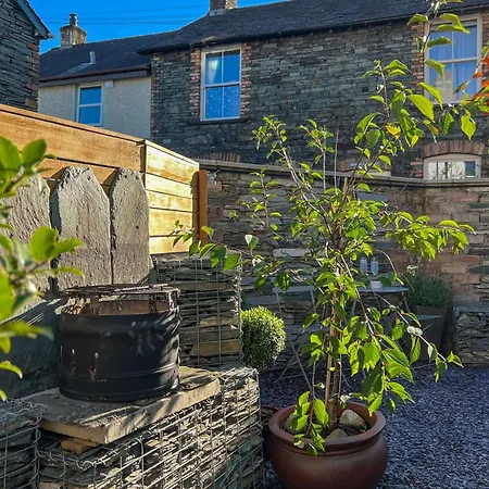 Anley With Garden And Private Parking In